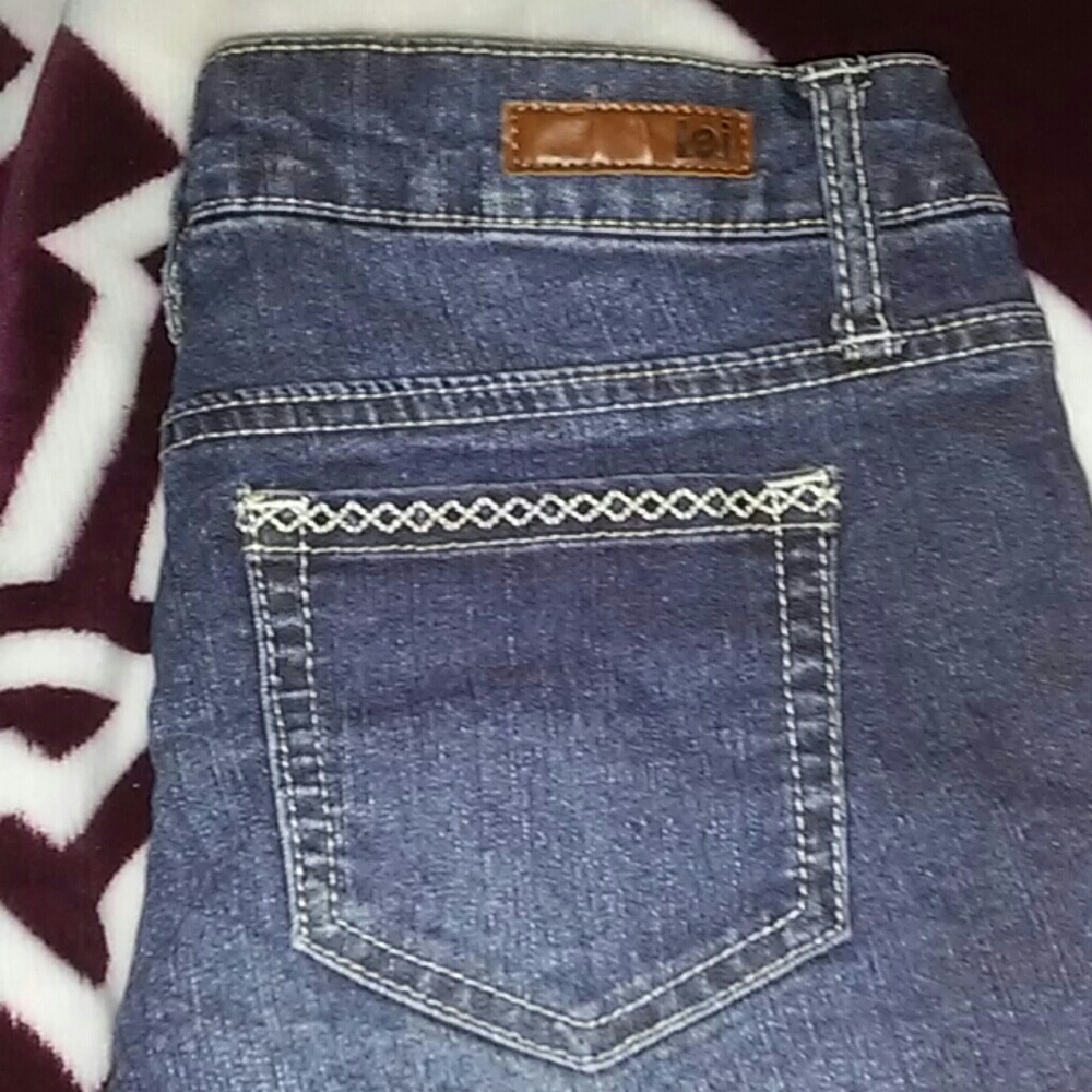Shorts - Picture 3 of 4